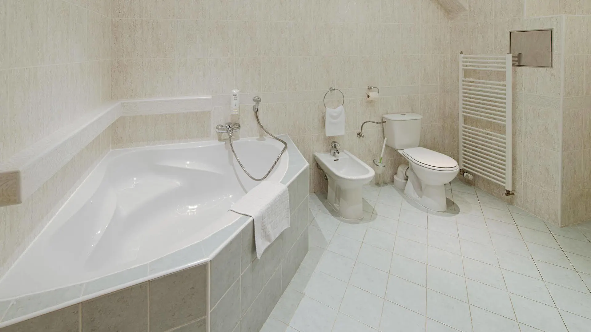 Hotel Derby Karlovy Vary 3*,